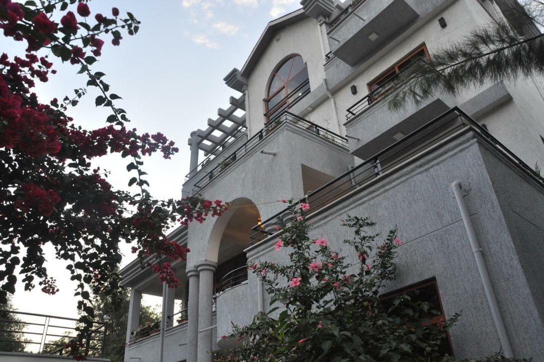 Inn Of The Four Sisters Gonder Exterior photo